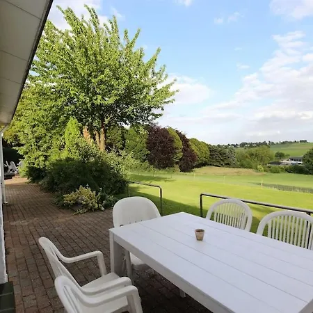 Holiday home Domein Hellebeuk Met Uitzicht! Valkenburg/klimmen *